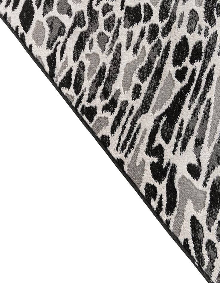 Detail image of 5' x 7' 4 Oasis Rug