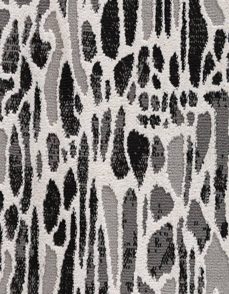 Detail image of 5' x 7' 4 Oasis Rug