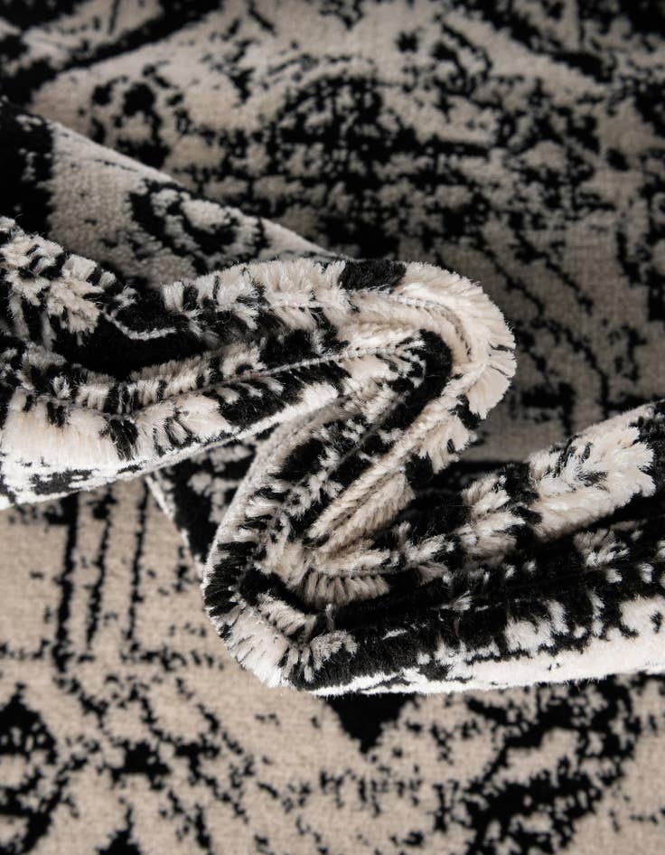 Detail image of 5' 3 x 8' Oregon Rug