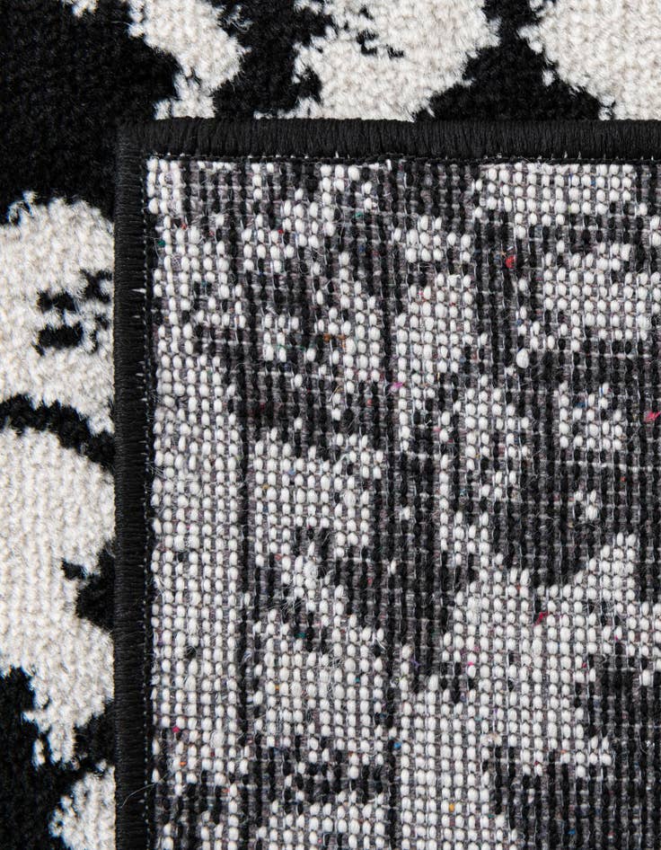 Detail image of 2' 2 x 3' Oregon Rug