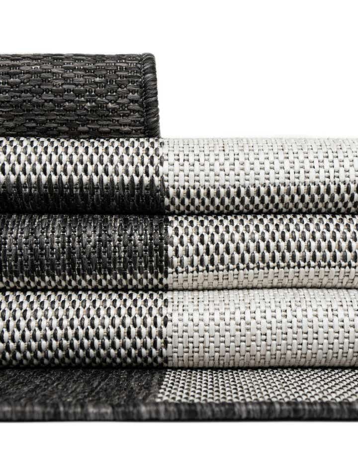 9' x 12' Easy-Clean Checkered Indoor / Outdoor Rug