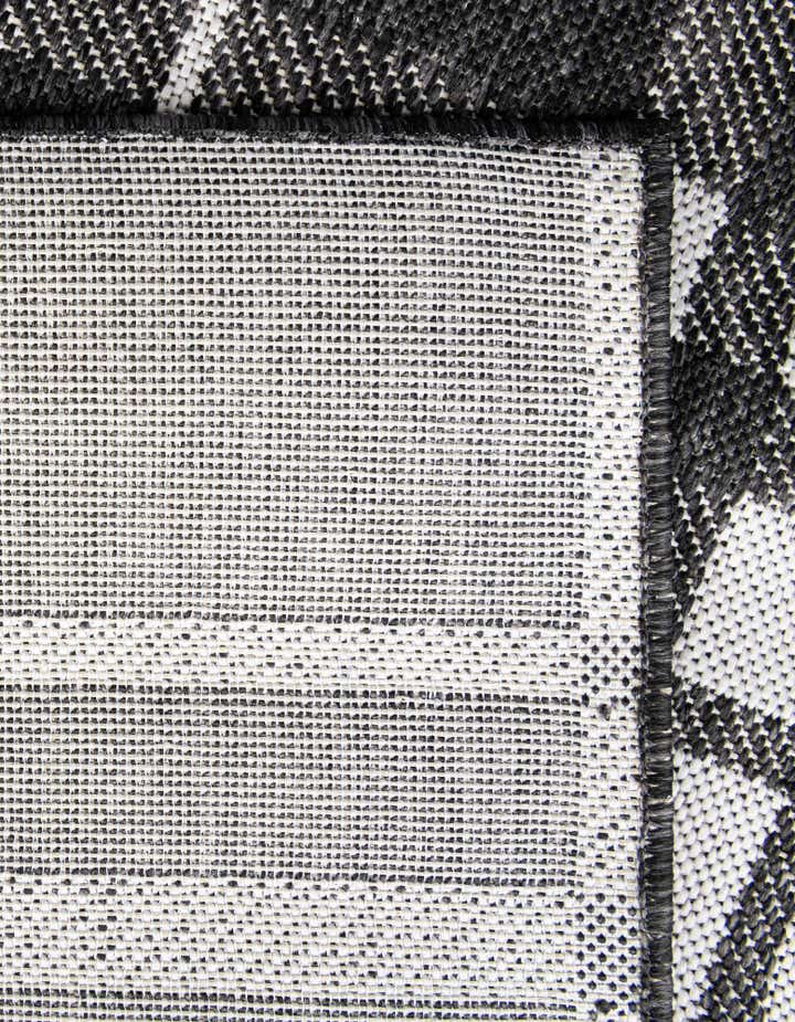 4' x 6' Easy-Clean Checkered Indoor / Outdoor Rug