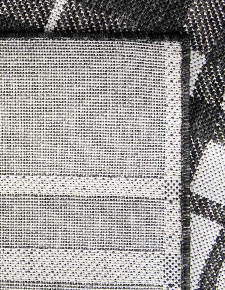 7' 10 x 10' Easy-Clean Checkered Indoor / Outdoor Rug