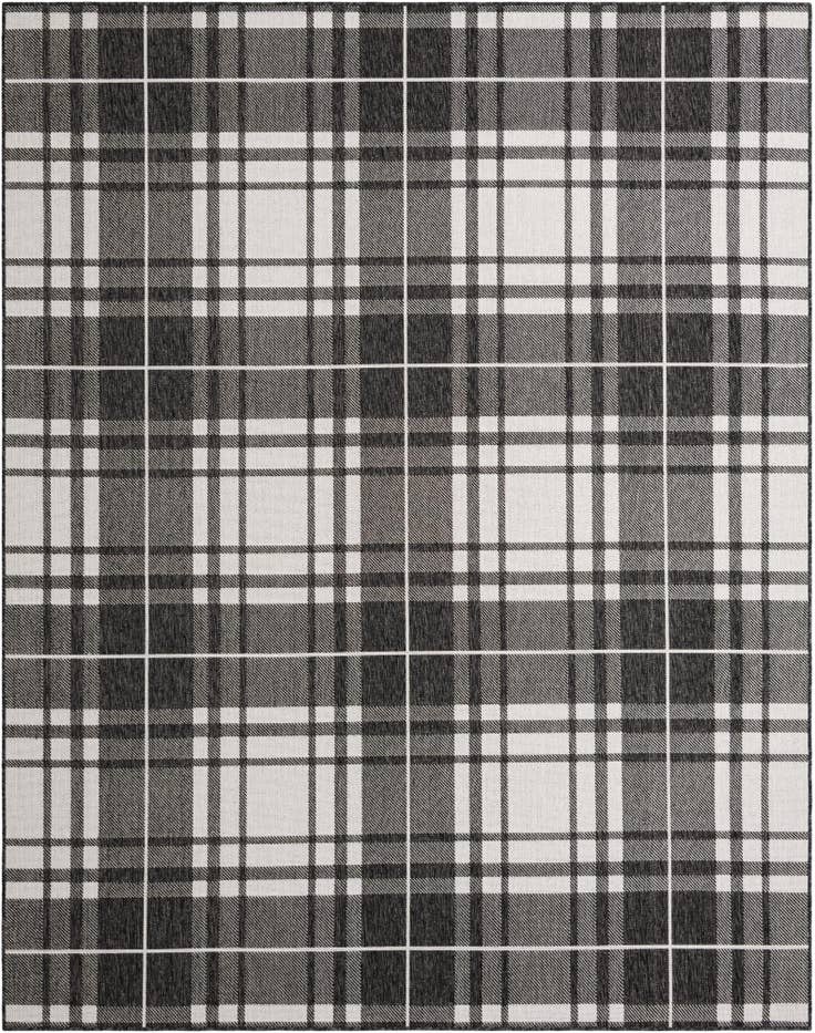 Detail image of 7' 10 x 10' Easy-Clean Checkered Indoor / Outdoor Rug