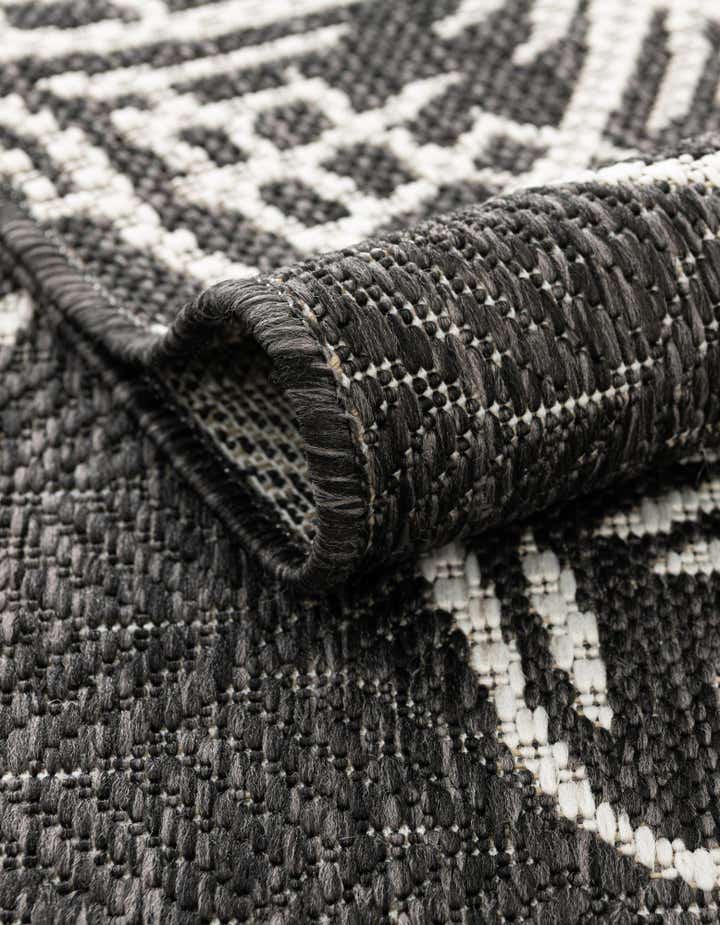 5' 3 x 8' Easy-Clean Coastal Indoor / Outdoor Rug