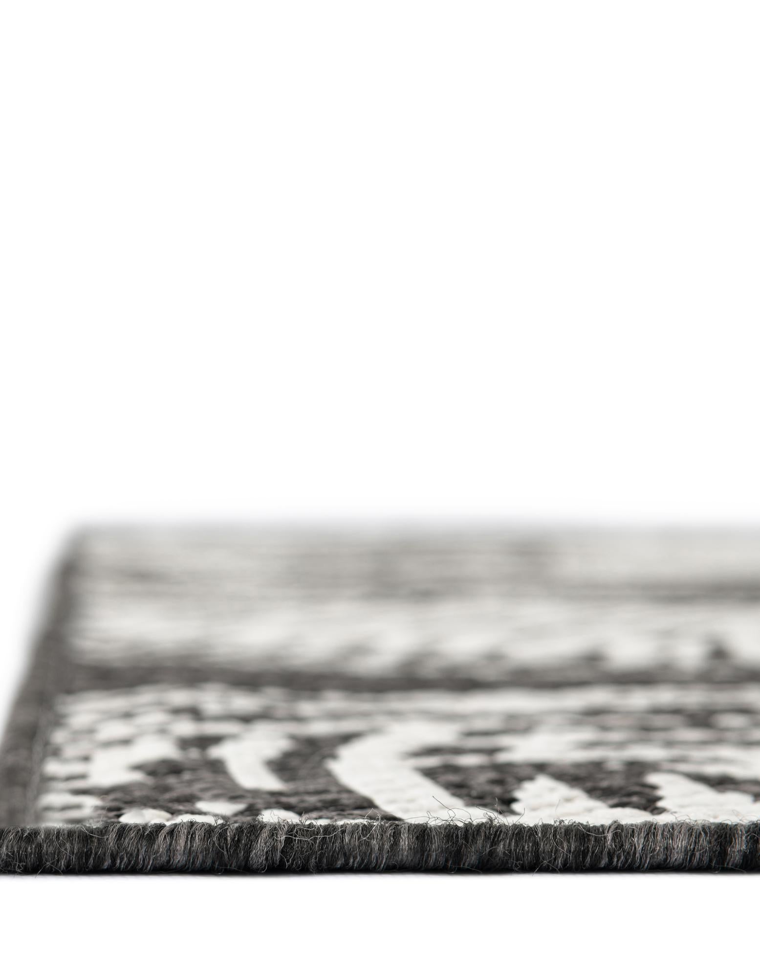 7' 10 x 10' Easy-Clean Coastal Indoor / Outdoor Rug