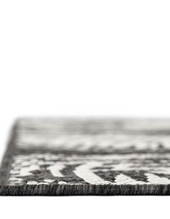 5' 3 x 8' Easy-Clean Coastal Indoor / Outdoor Rug