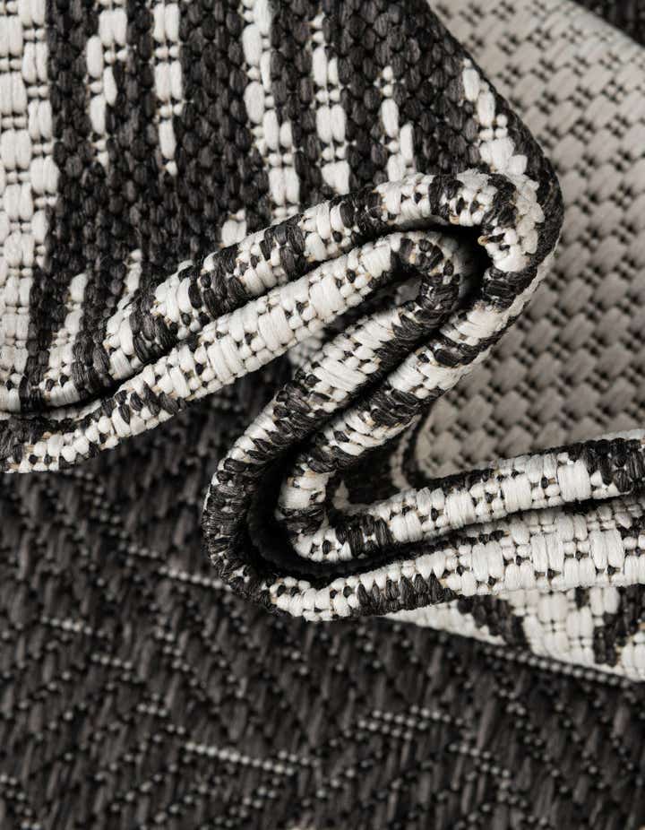 5' 3 x 8' Easy-Clean Coastal Indoor / Outdoor Rug