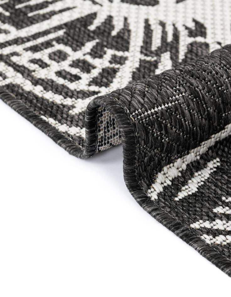 Detail image of 7' 10 x 10' Easy-Clean Coastal Indoor / Outdoor Rug