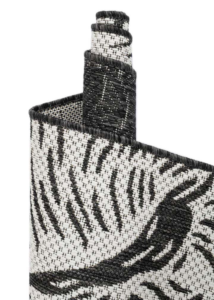 5' 3 x 8' Easy-Clean Coastal Indoor / Outdoor Rug