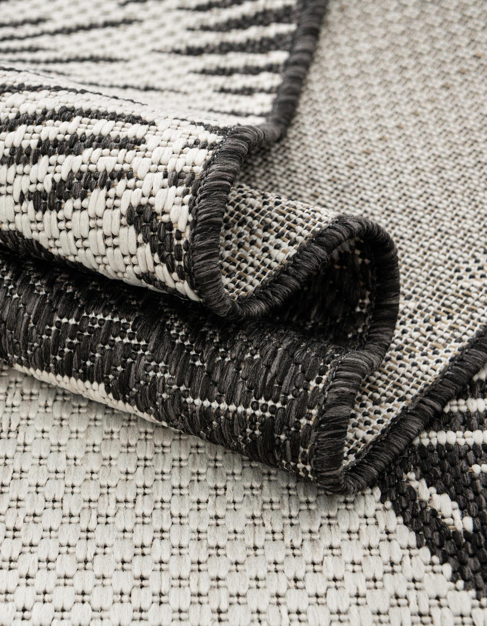 7' 10 x 10' Easy-Clean Coastal Indoor / Outdoor Rug