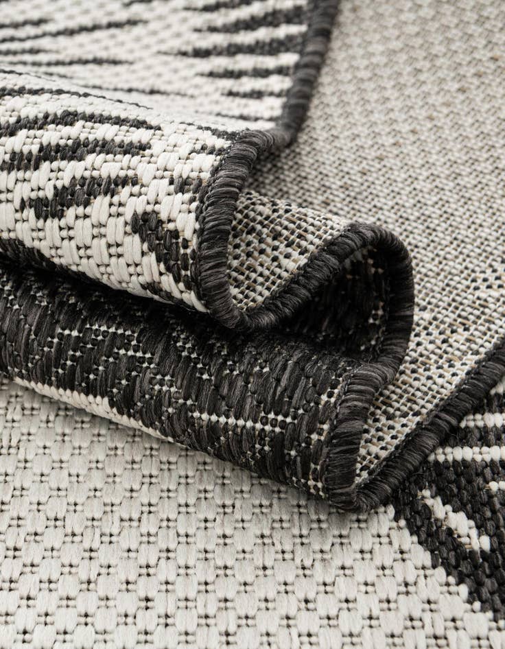 Detail image of 2' x 3' Easy-Clean Coastal Indoor / Outdoor Rug