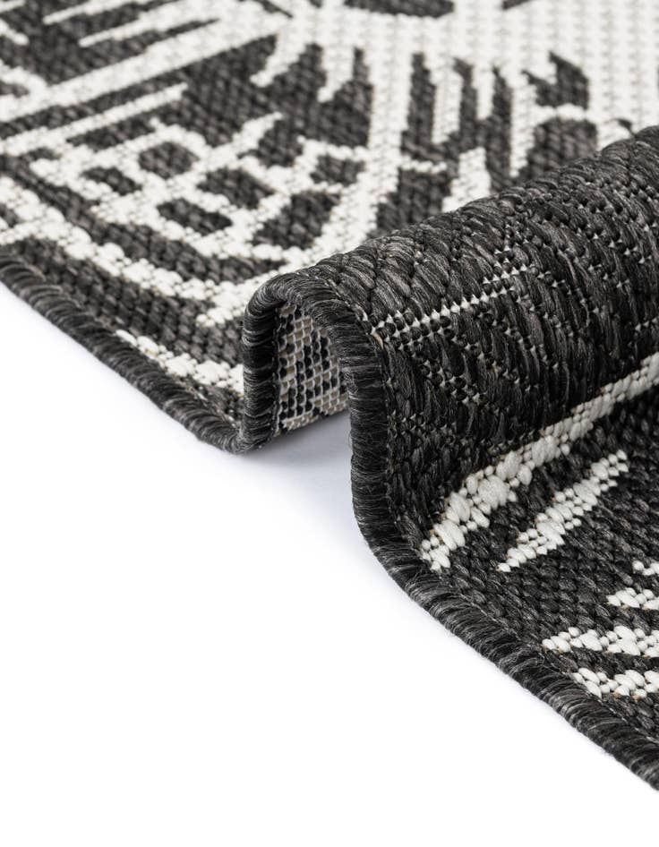 Detail image of 4' x 6' Easy-Clean Coastal Indoor / Outdoor Rug