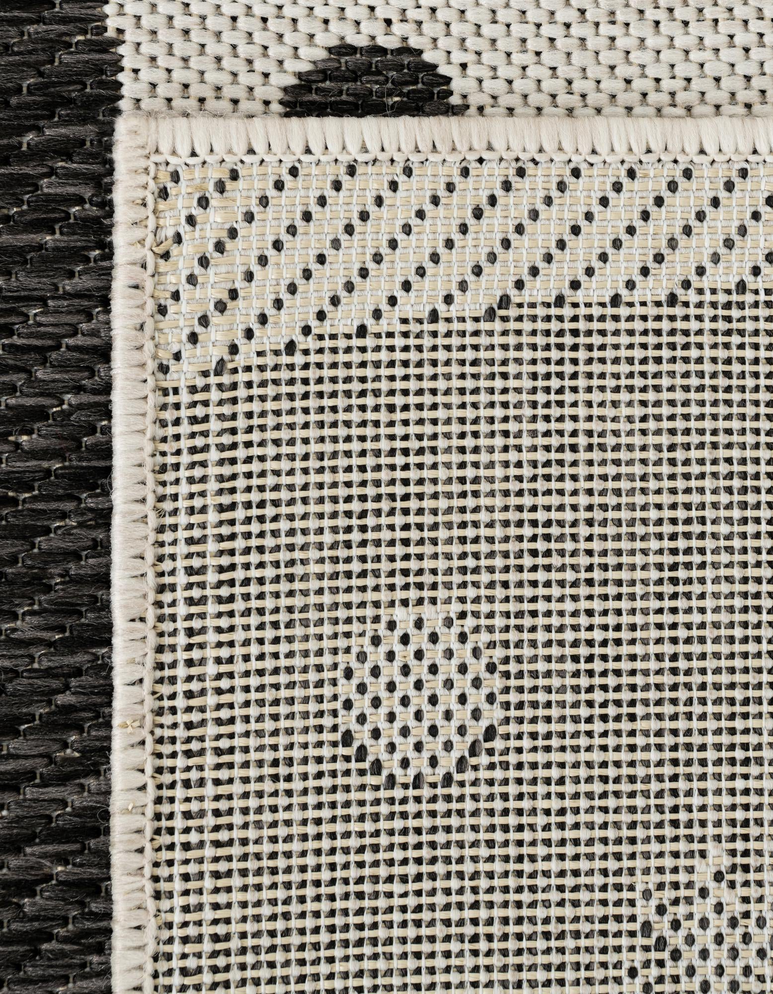 2' x 3' Easy-Clean Holiday Indoor / Outdoor Rug
