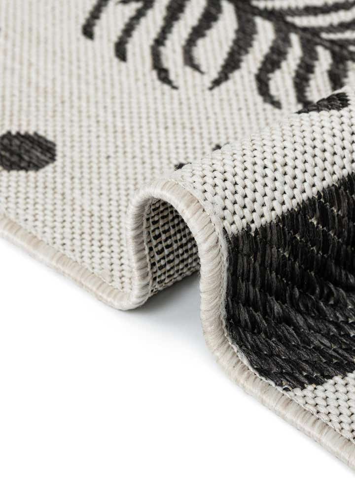 5' 3 x 8' Easy-Clean Holiday Indoor / Outdoor Rug