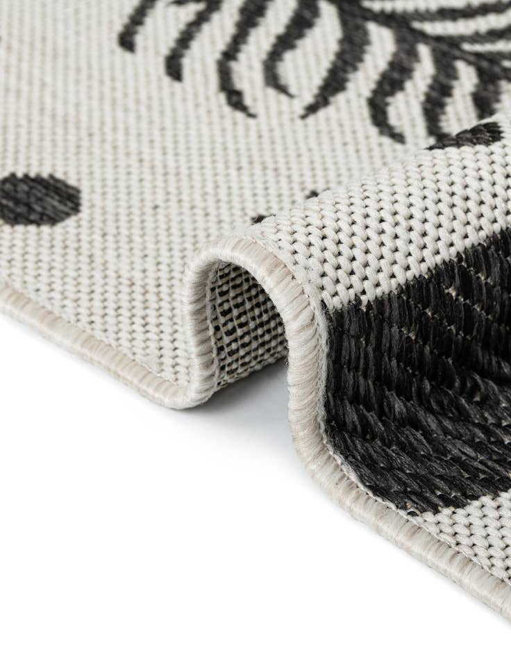 Detail image of 5' 3 x 8' Easy-Clean Holiday Indoor / Outdoor Rug