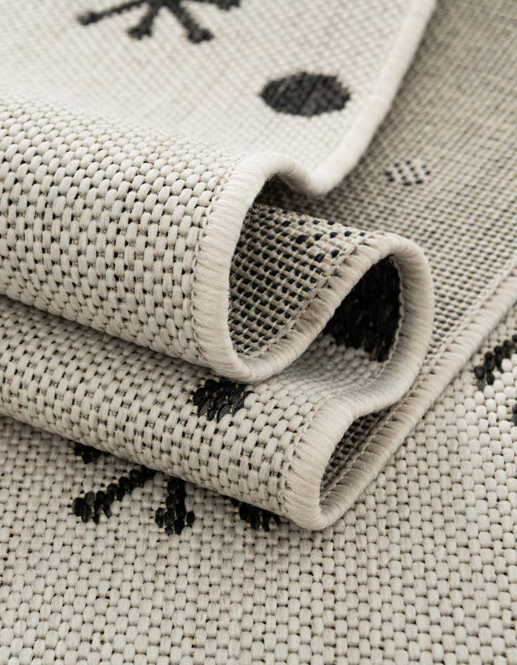 Detail image of 5' 3 x 8' Easy-Clean Holiday Indoor / Outdoor Rug