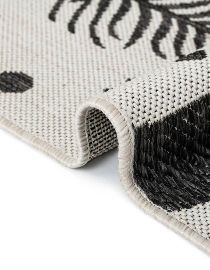 Detail image of 7' 10 x 10' Easy-Clean Holiday Indoor / Outdoor Rug