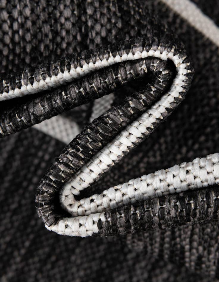 Detail image of 6' x 9'  Washable Modern Indoor / Outdoor Rug