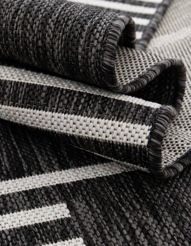 Detail image of 6' x 9'  Washable Modern Indoor / Outdoor Rug