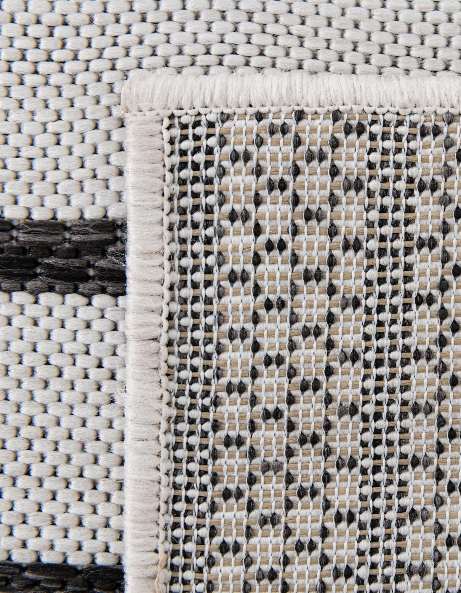 5' 3 x 8' Easy-Clean Modern Indoor / Outdoor Rug