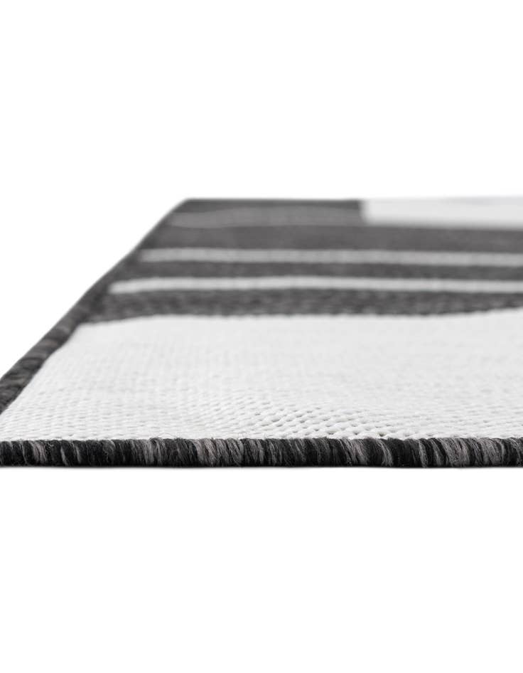 Detail image of 7' x 10'  Washable Modern Indoor / Outdoor Rug