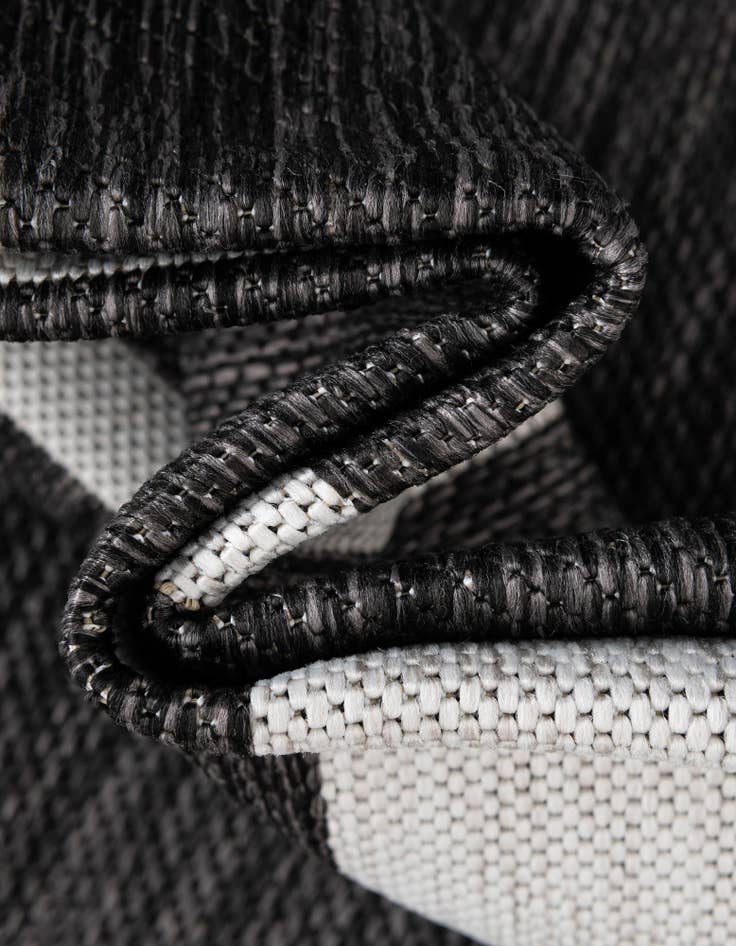 Detail image of 7' x 10'  Washable Modern Indoor / Outdoor Rug