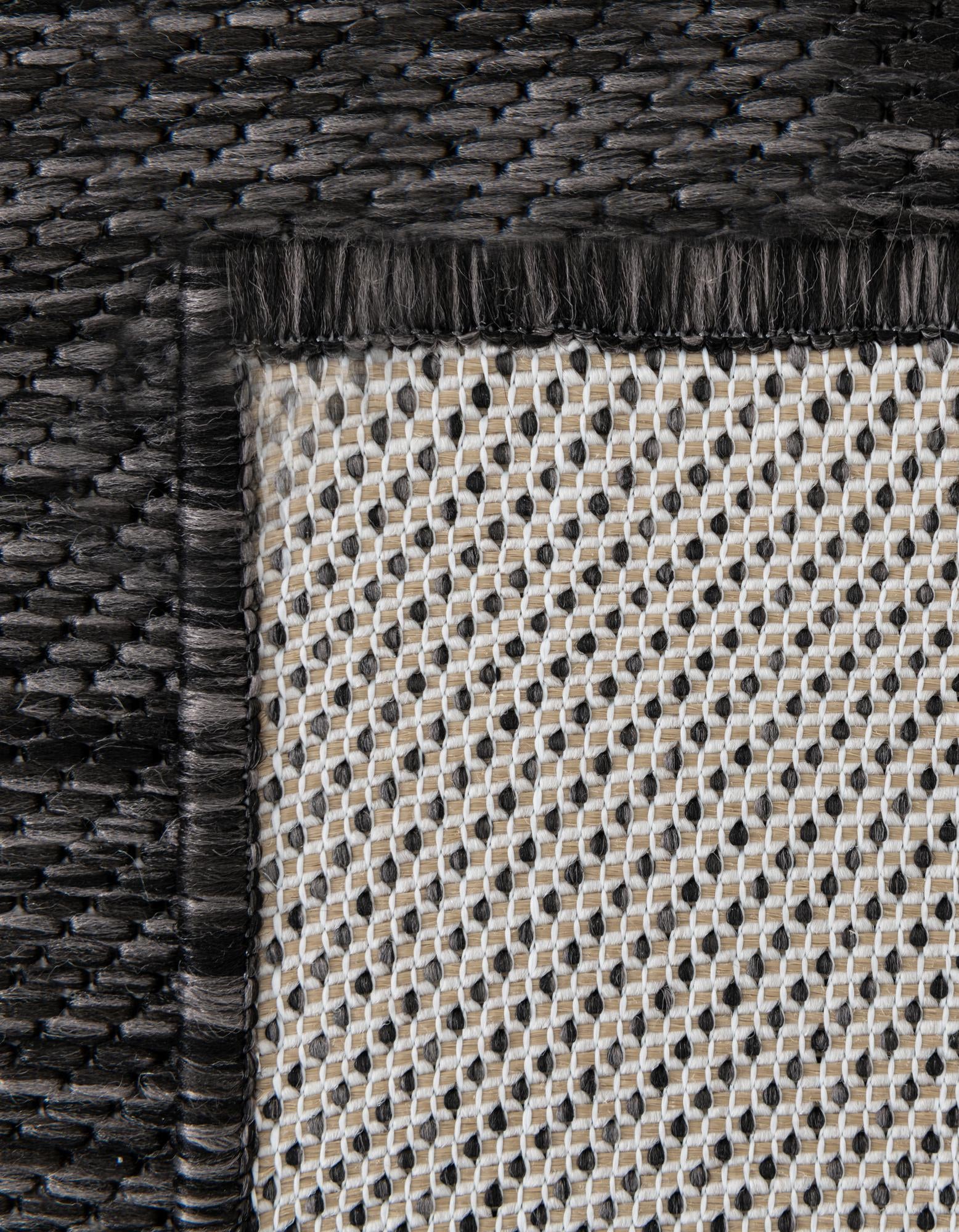 2' x 3' Easy-Clean Modern Indoor / Outdoor Rug