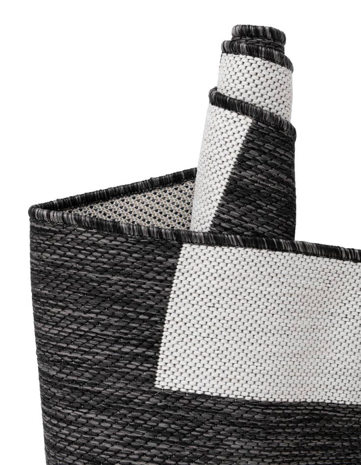 Detail image of 7' x 10'  Washable Modern Indoor / Outdoor Rug