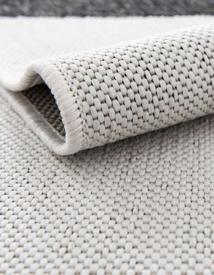 4' x 6' Easy-Clean Modern Indoor / Outdoor Rug