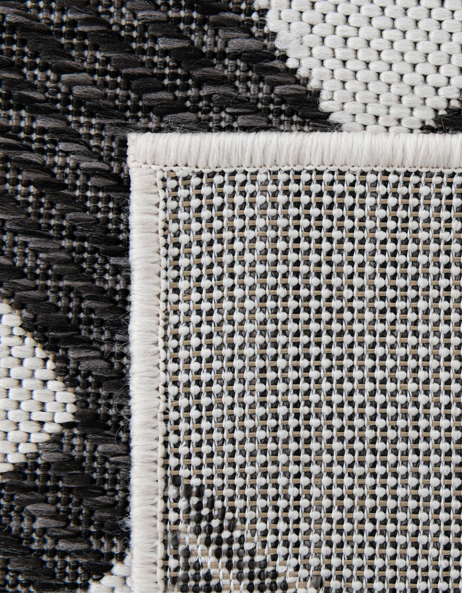 5' 3 x 8' Easy-Clean Modern Indoor / Outdoor Rug