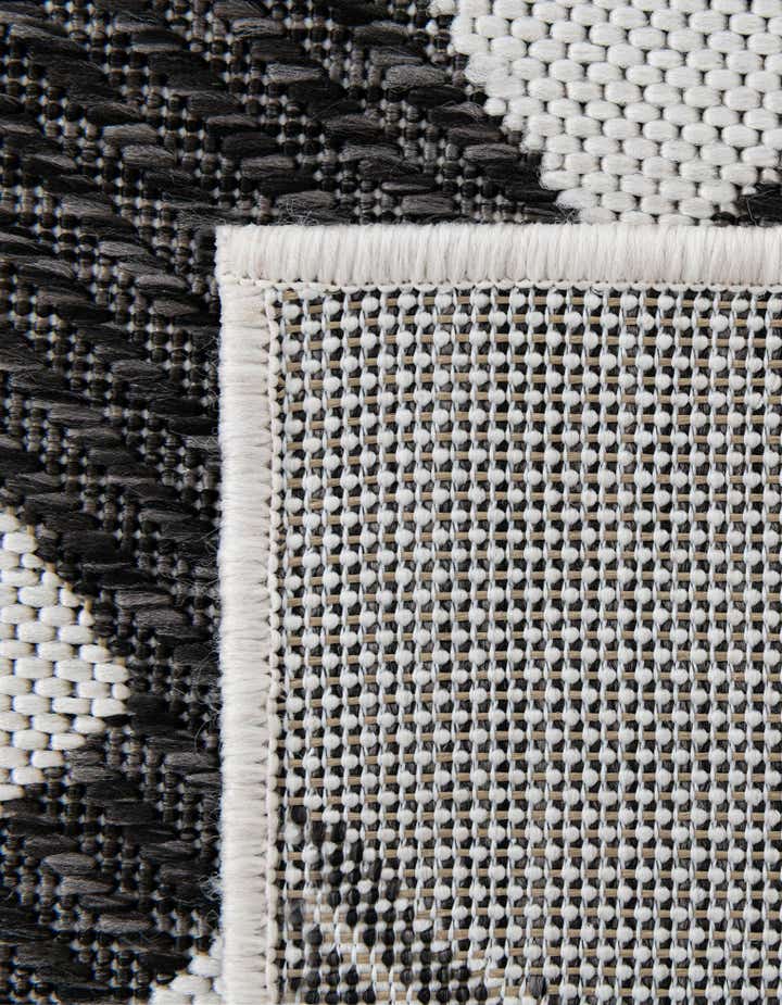 4' x 6' Easy-Clean Modern Indoor / Outdoor Rug