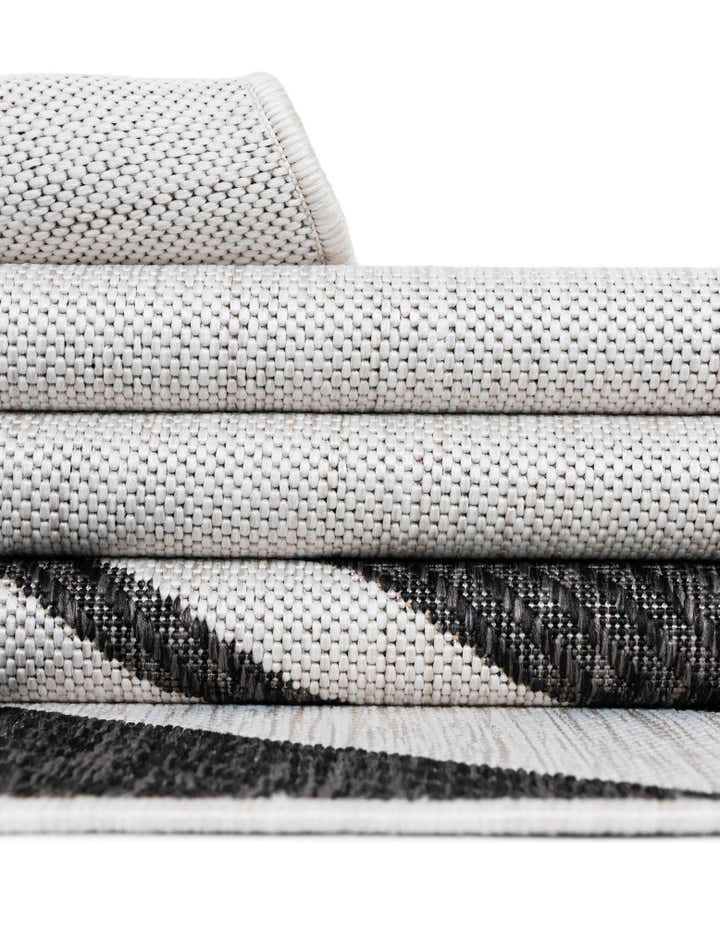 4' x 6' Easy-Clean Modern Indoor / Outdoor Rug