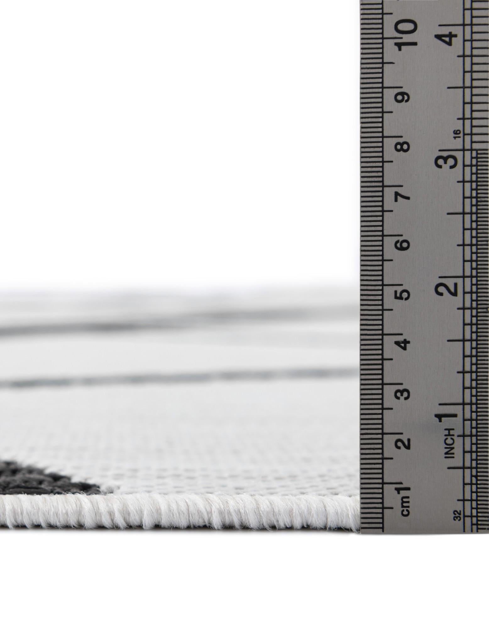 5' 3 x 8' Easy-Clean Modern Indoor / Outdoor Rug