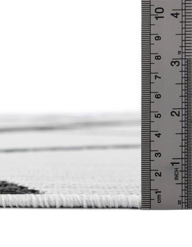 Detail image of 5' 3 x 8' Easy-Clean Modern Indoor / Outdoor Rug