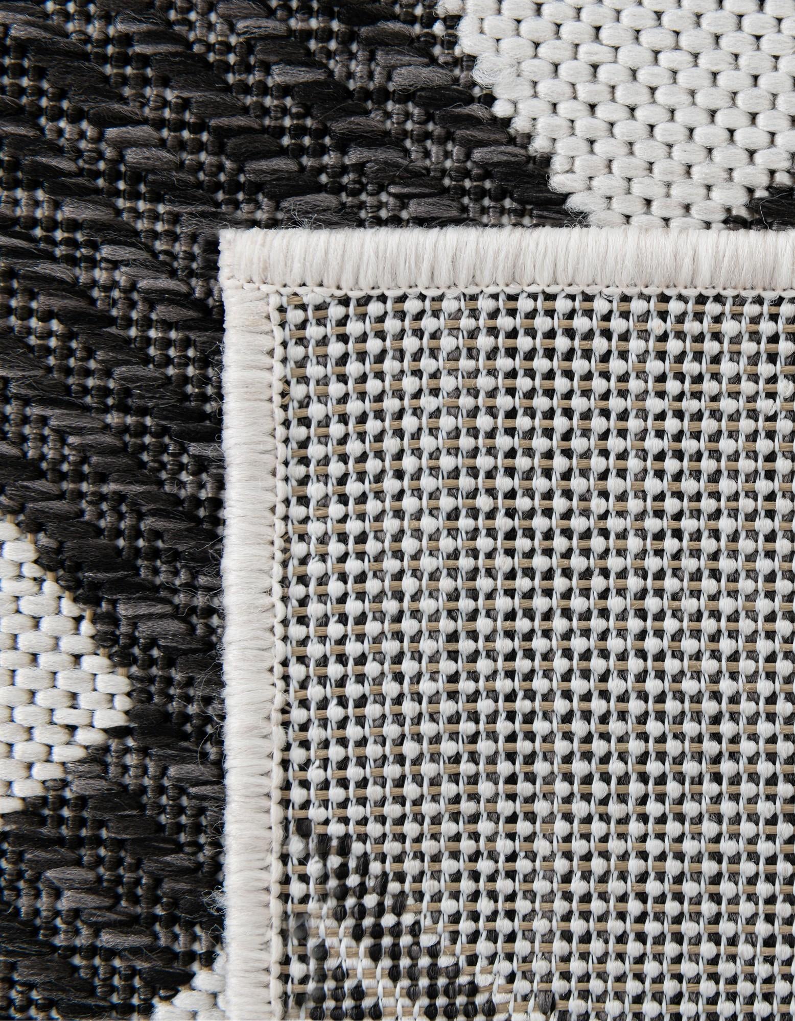 5' 3 x 8' Easy-Clean Modern Indoor / Outdoor Rug