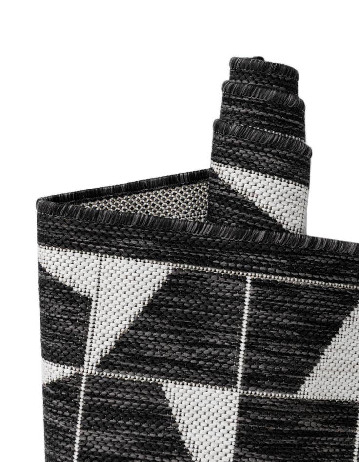 Detail image of 7' 10 x 10' Easy-Clean Modern Indoor / Outdoor Rug
