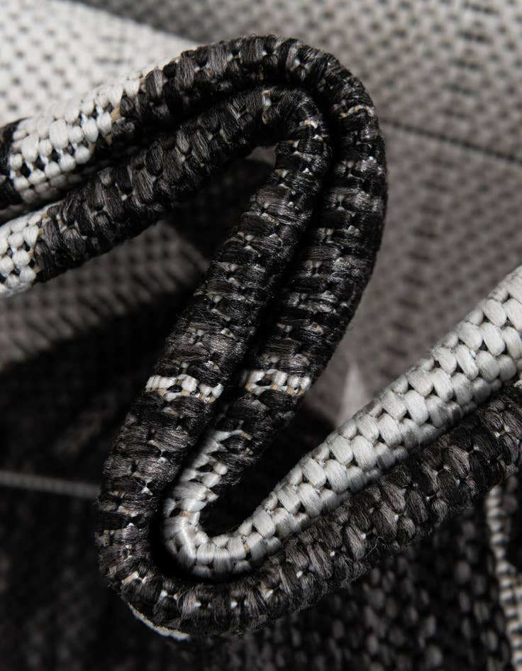 Detail image of 5' 3 x 8' Easy-Clean Modern Indoor / Outdoor Rug