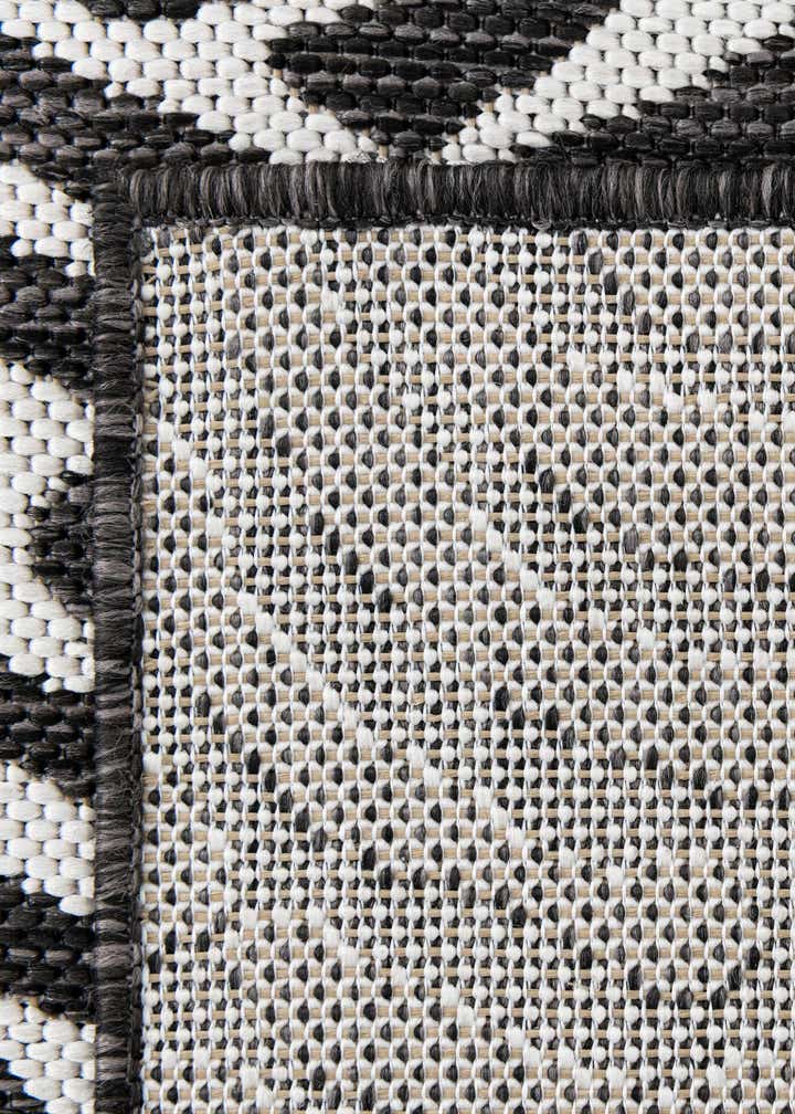 4' x 6' Easy-Clean Modern Indoor / Outdoor Rug