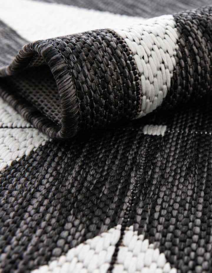 7' x 10' Easy-Clean Modern Indoor / Outdoor Rug