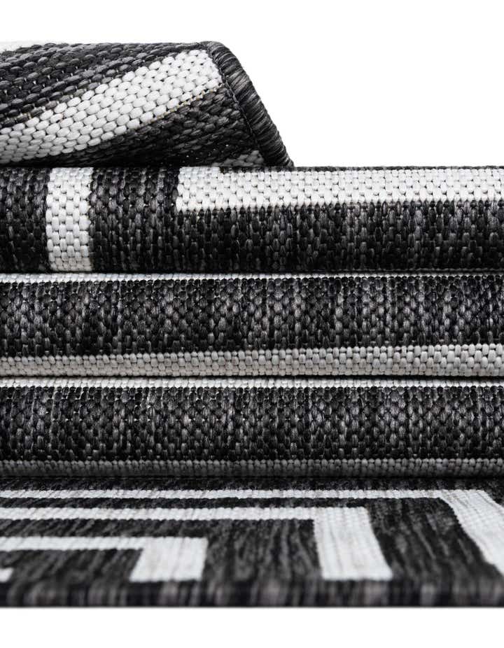 7' x 10' Easy-Clean Modern Indoor / Outdoor Rug