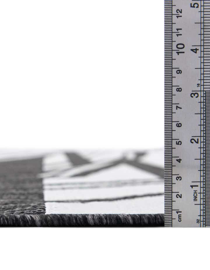 4' x 6' Easy-Clean Modern Indoor / Outdoor Rug