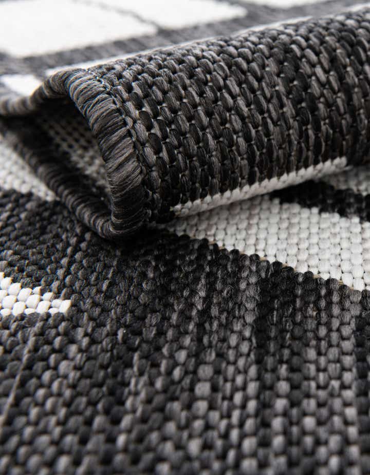 4' x 6' Easy-Clean Modern Indoor / Outdoor Rug
