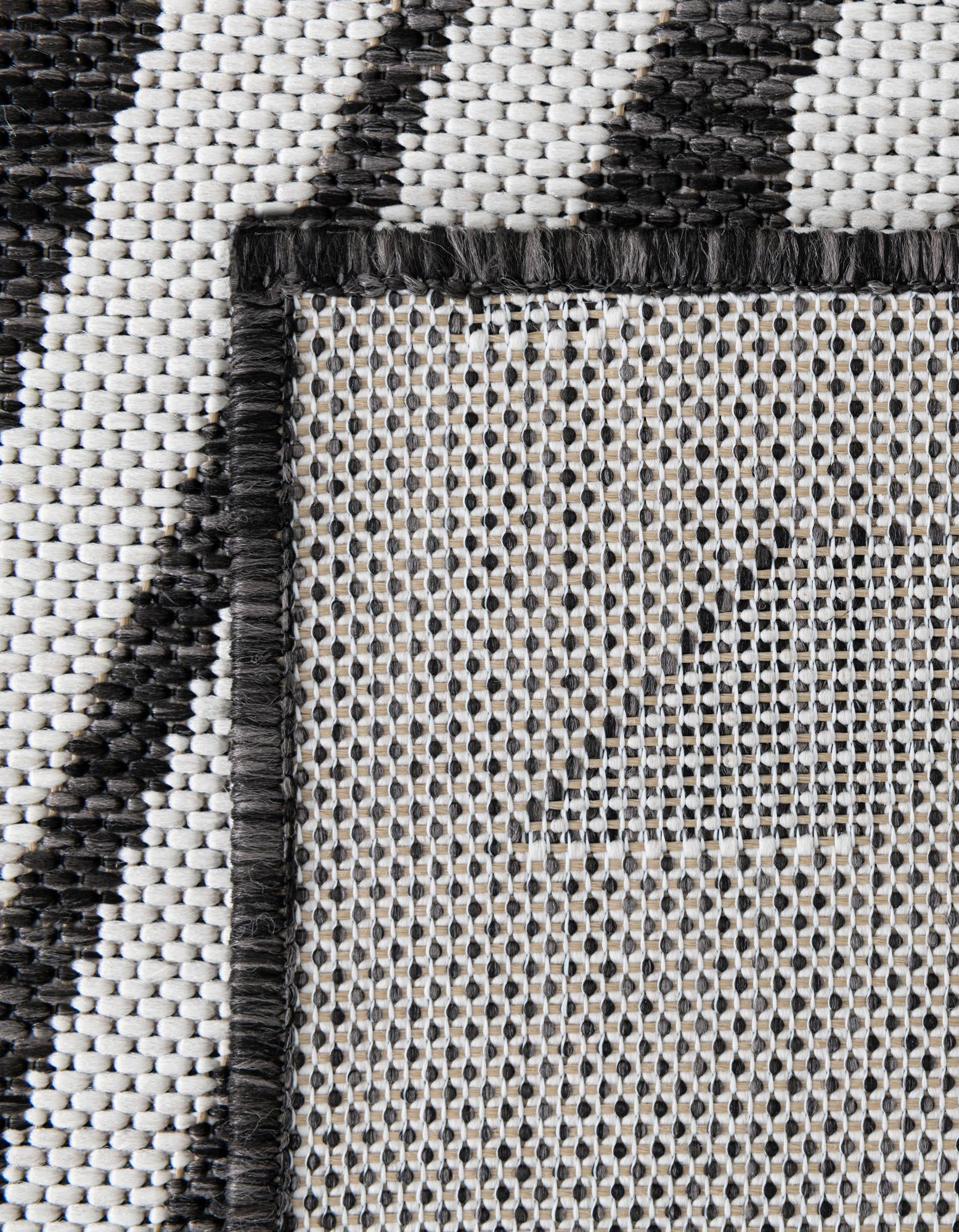 7' 10 x 10' Easy-Clean Modern Indoor / Outdoor Rug