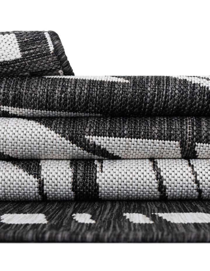 4' x 6' Easy-Clean Modern Indoor / Outdoor Rug