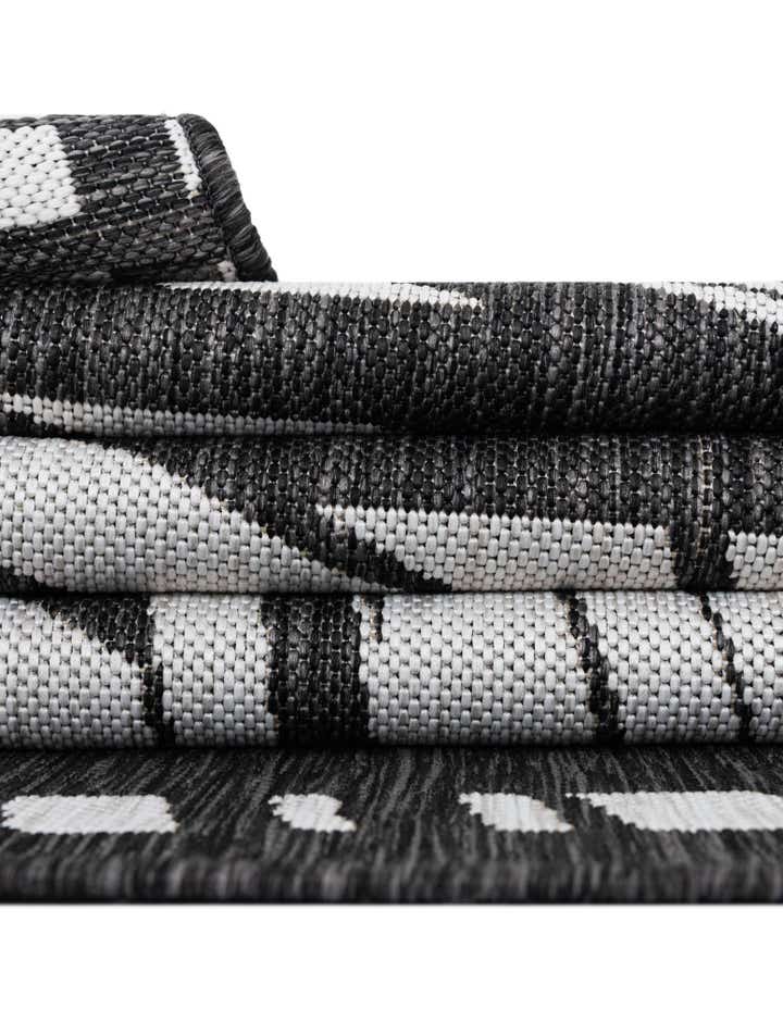5' 3 x 8' Easy-Clean Modern Indoor / Outdoor Rug