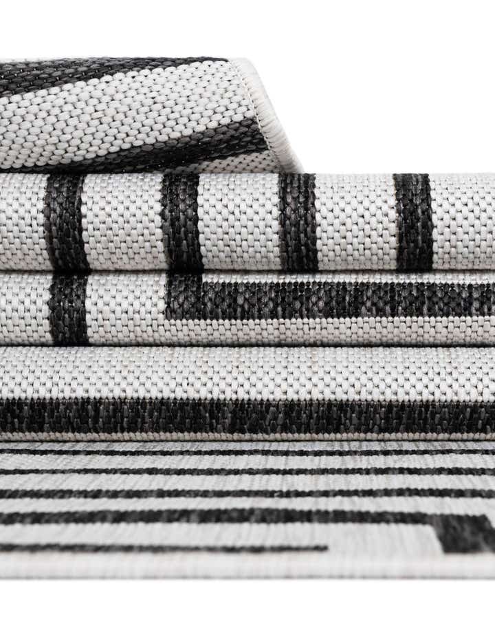2' x 3' Easy-Clean Modern Indoor / Outdoor Rug