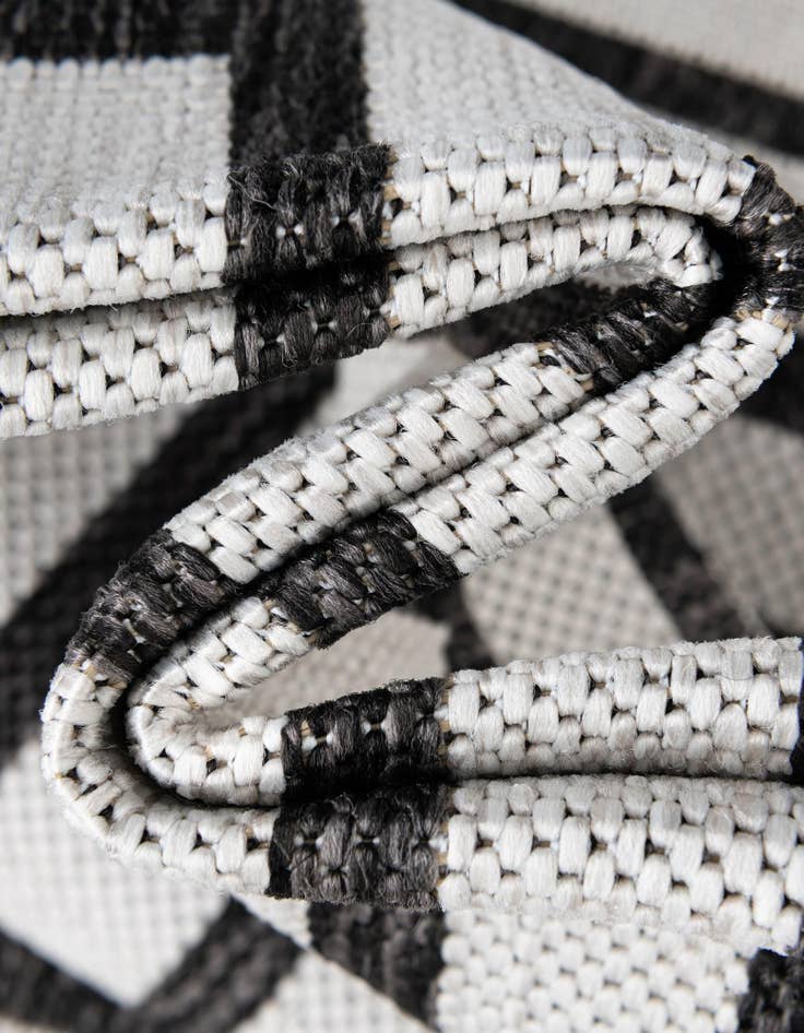 Detail image of 2' x 3' Easy-Clean Modern Indoor / Outdoor Rug