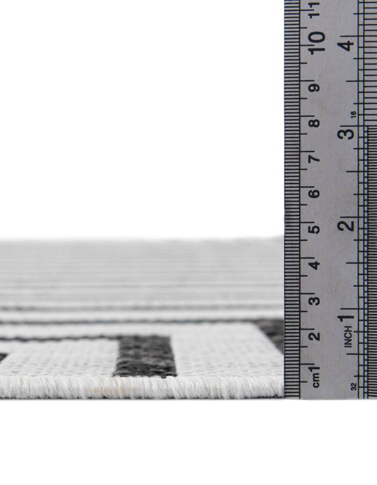 Detail image of 2' x 3' Easy-Clean Modern Indoor / Outdoor Rug