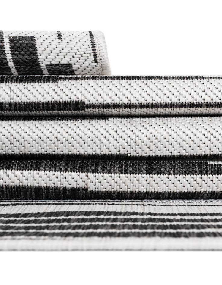 Detail image of 5' 3 x 8' Easy-Clean Modern Indoor / Outdoor Rug
